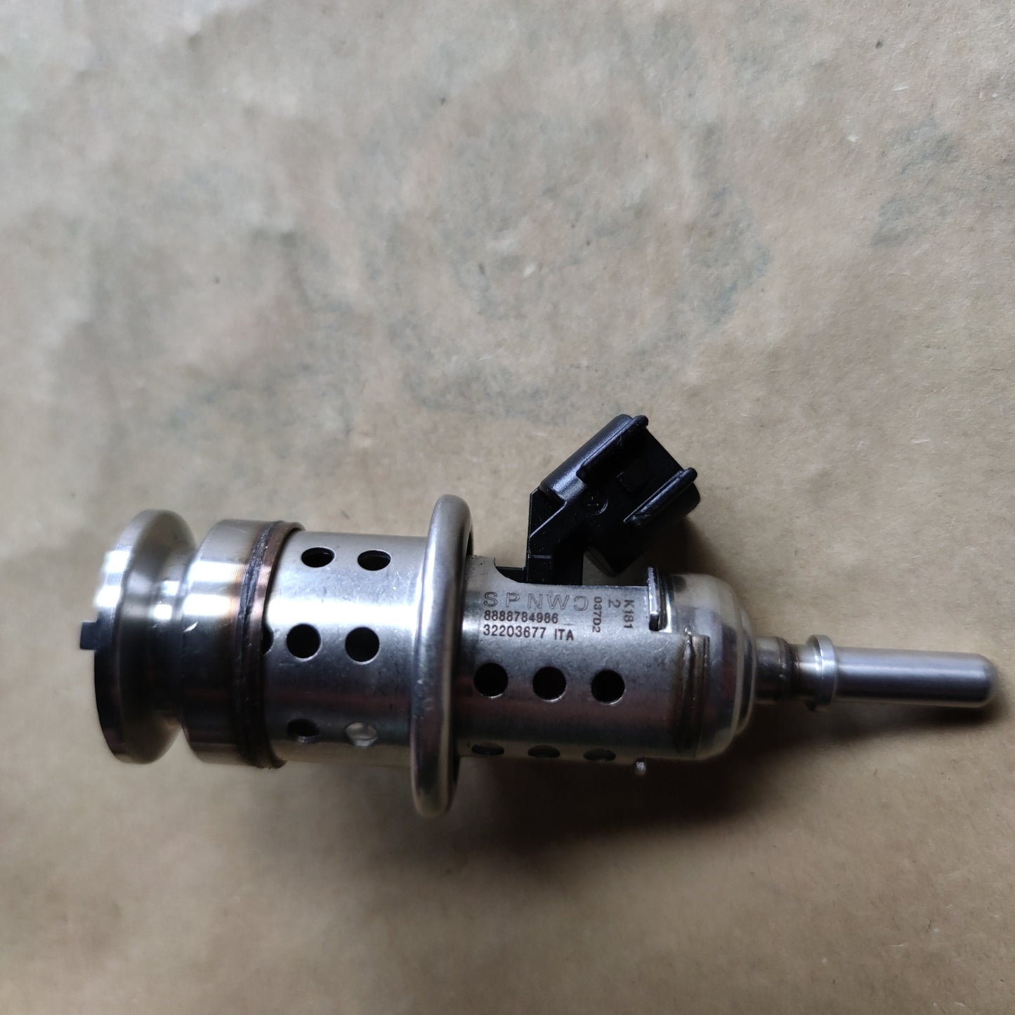 Injecteur ADBLUE NEUF VOLVO ref 32203677   8888784986